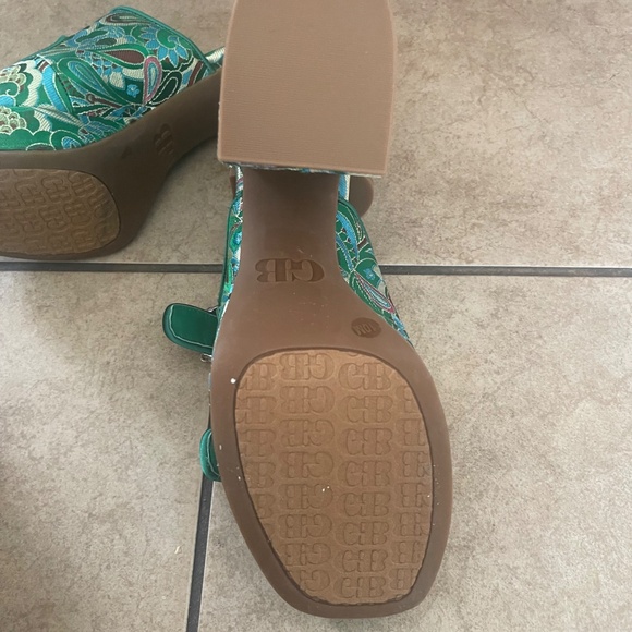 GB Green Embroidered Paisley Rhinestone Buckle Platform Sandals 10. - Picture 7 of 11